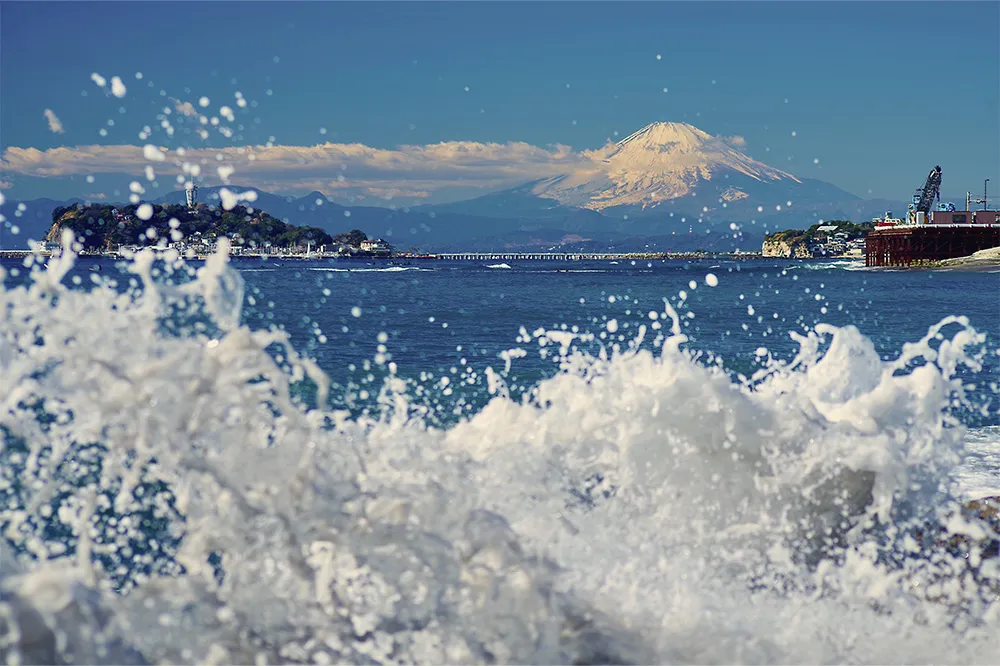 七里ヶ浜・浪裏の富士