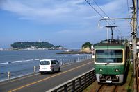 江ノ電と江ノ島（鎌倉高校前駅）